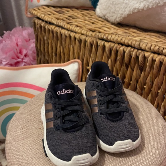 Adidas shoes - Picture 3 of 3